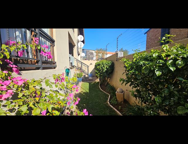 2 BEDROOM TOWNHOUSE FOR SALE IN MEYERSDAL